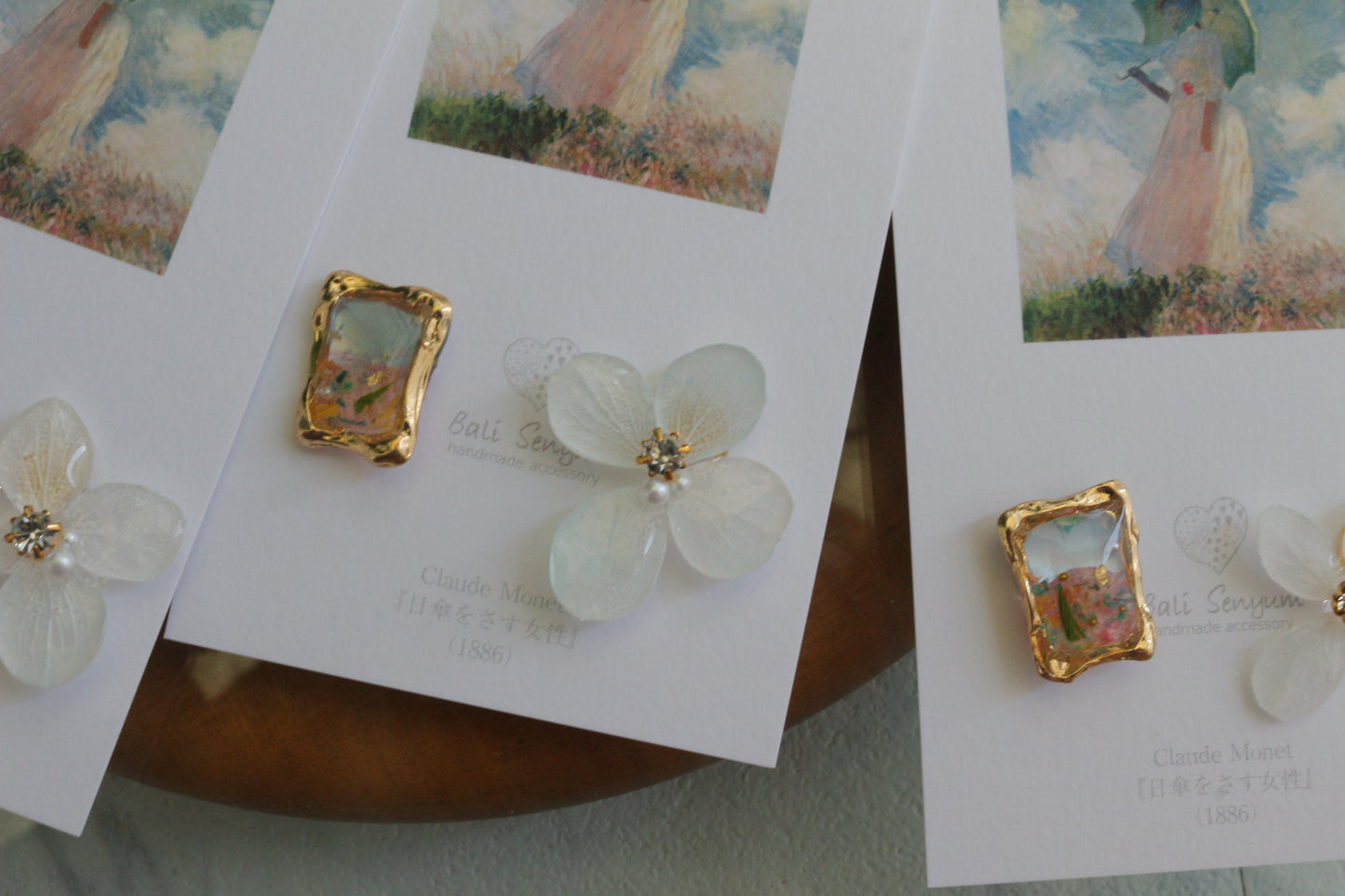 Monet Inspired Flower Earrings No.19 ピアスTitanium Pierce 日傘をさす女性