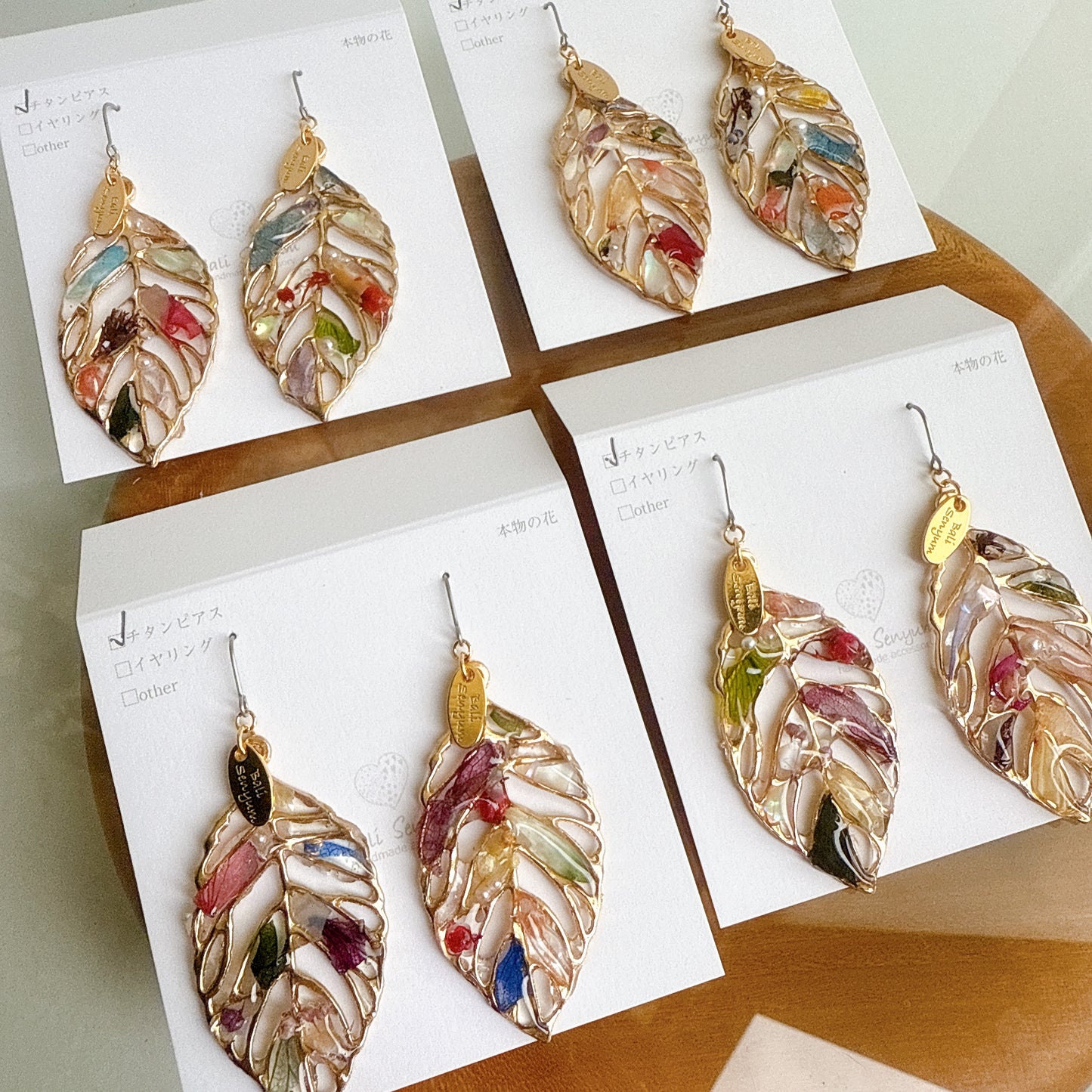 Leaf Earrings With Seasonal Flower Petals No.54 ピアスorイヤリング