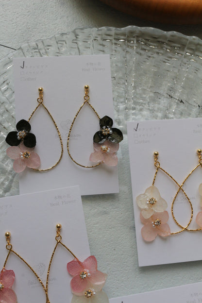 Teardrop Hoop Earrings with Hydrangeas No.22 ピアスorイヤリング