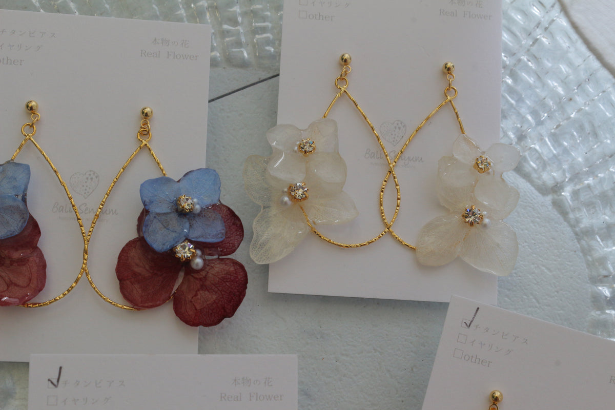 Teardrop Hoop Earrings with Hydrangeas No.24 ピアスorイヤリング