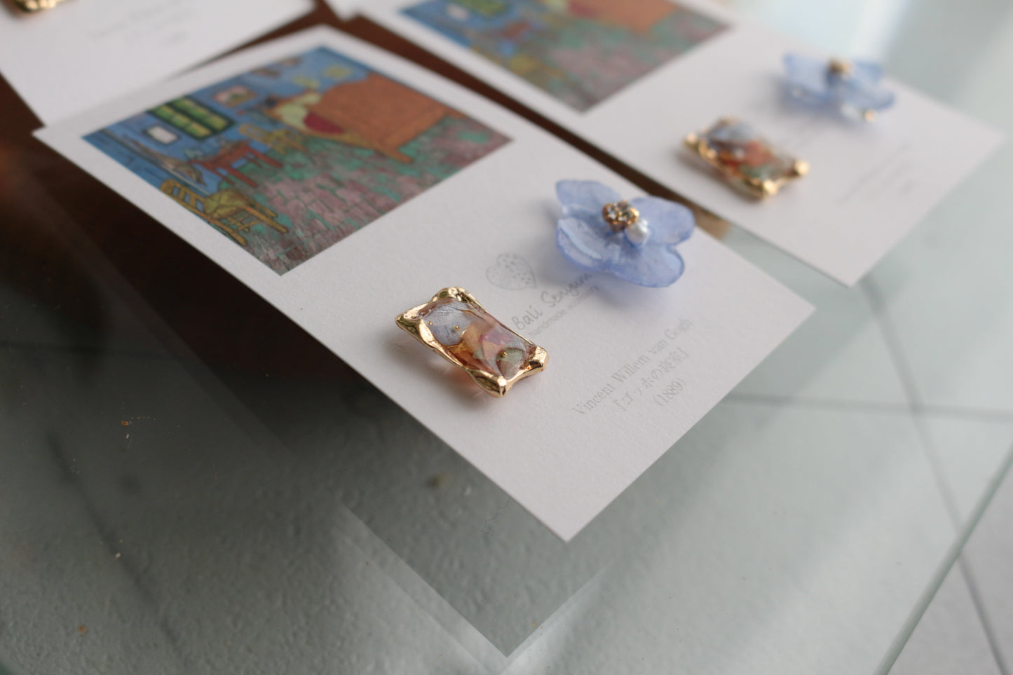 Gogh Inspired Flower and Medallion No.1イヤリング Clip-on ゴッホの寝室