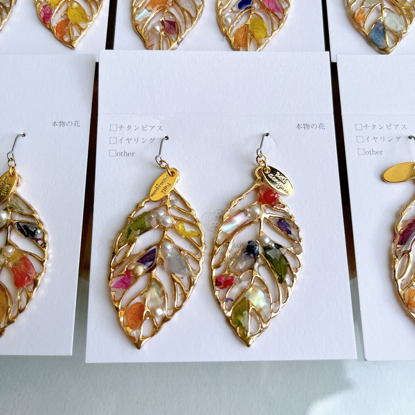 Leaf Earrings With Seasonal Flower Petals No.48 ピアスorイヤリング