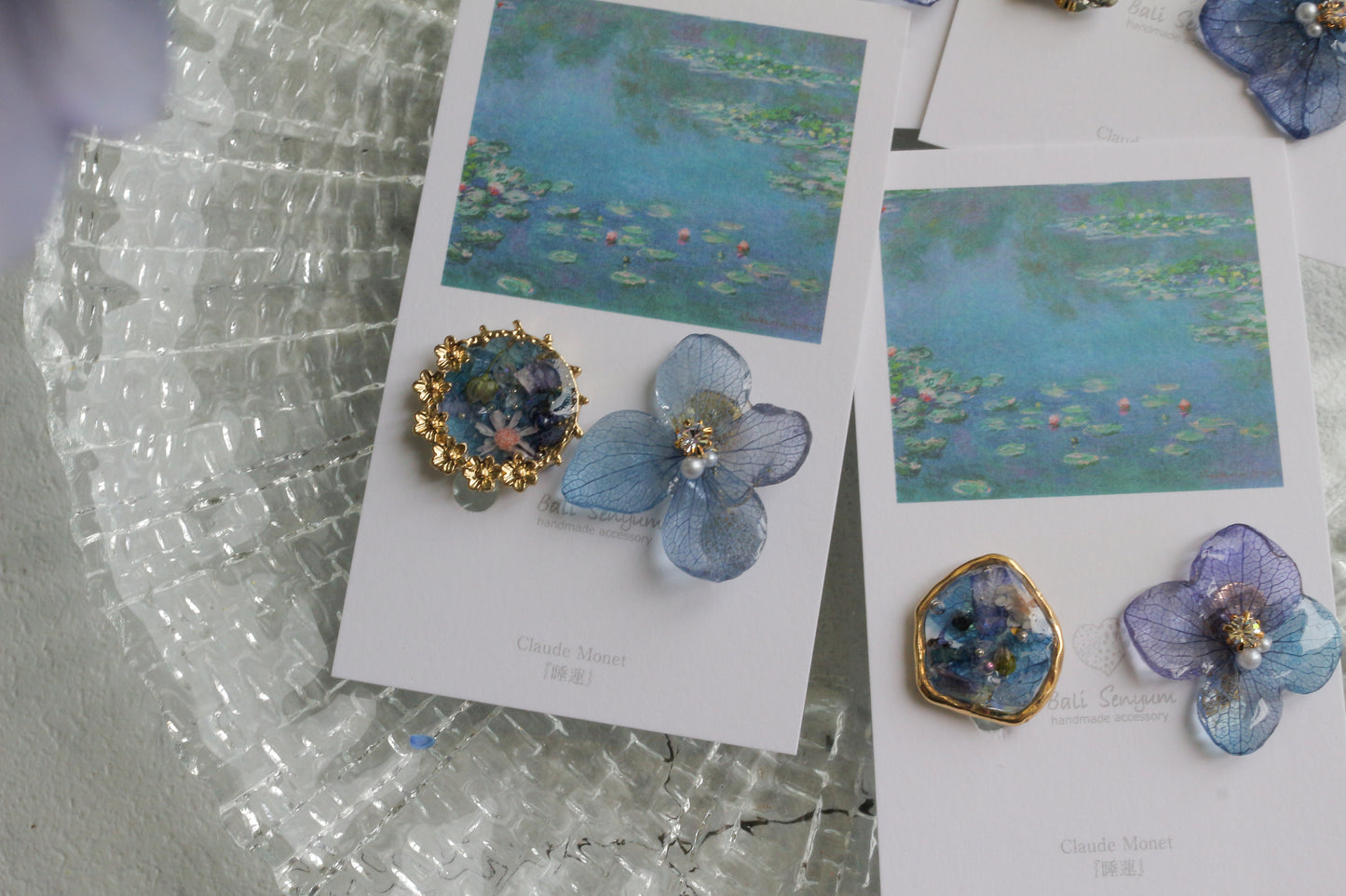 Monet's Water Lilies Inspired Flower and Medallion No.32 イヤリング Clip-on 睡蓮