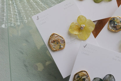 Hydrangea and Flower Medallion チタンピアス Titanium Pierce Earring No.17