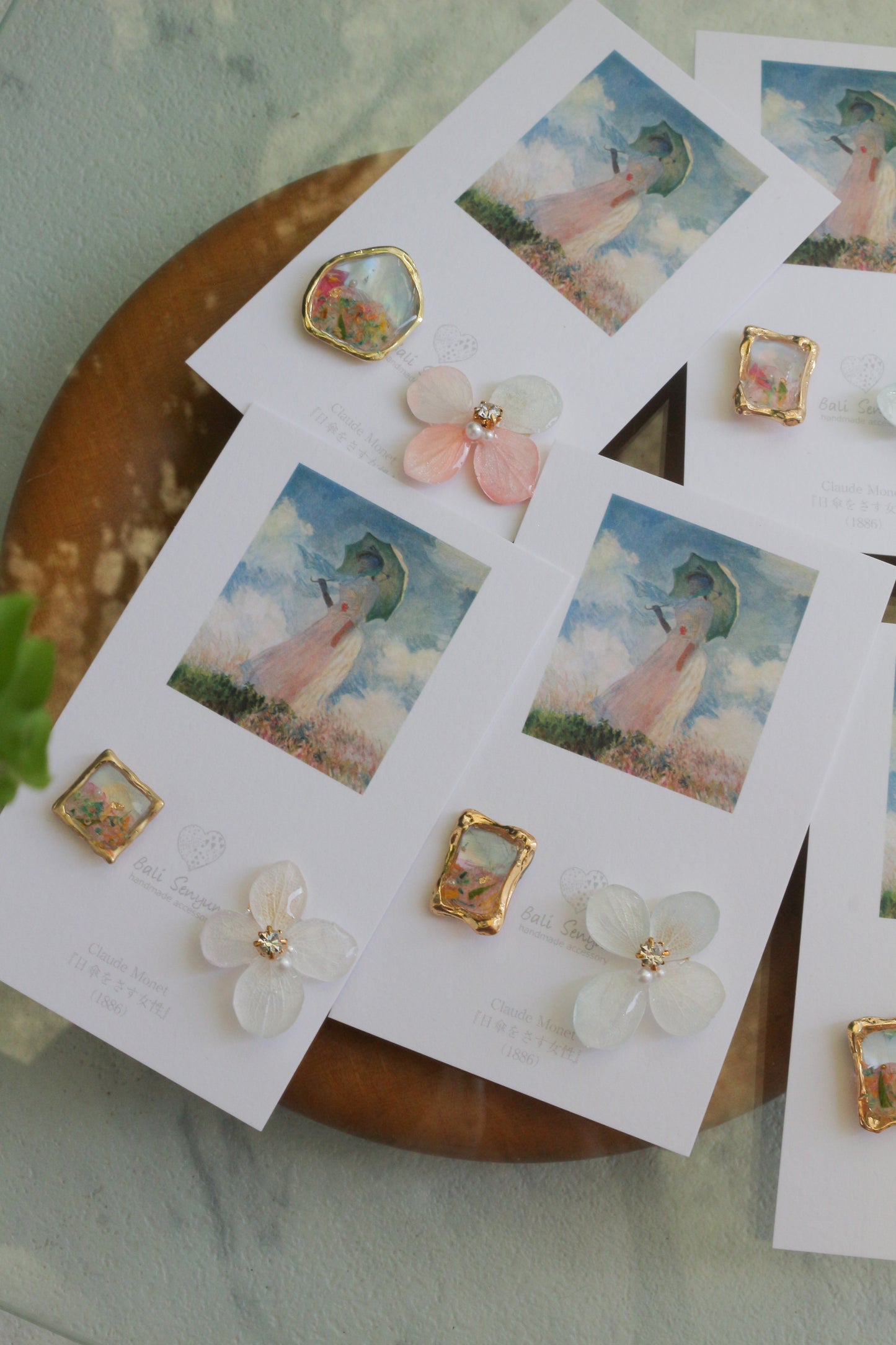 Monet Inspired Flower Earrings No.19 ピアスTitanium Pierce 日傘をさす女性
