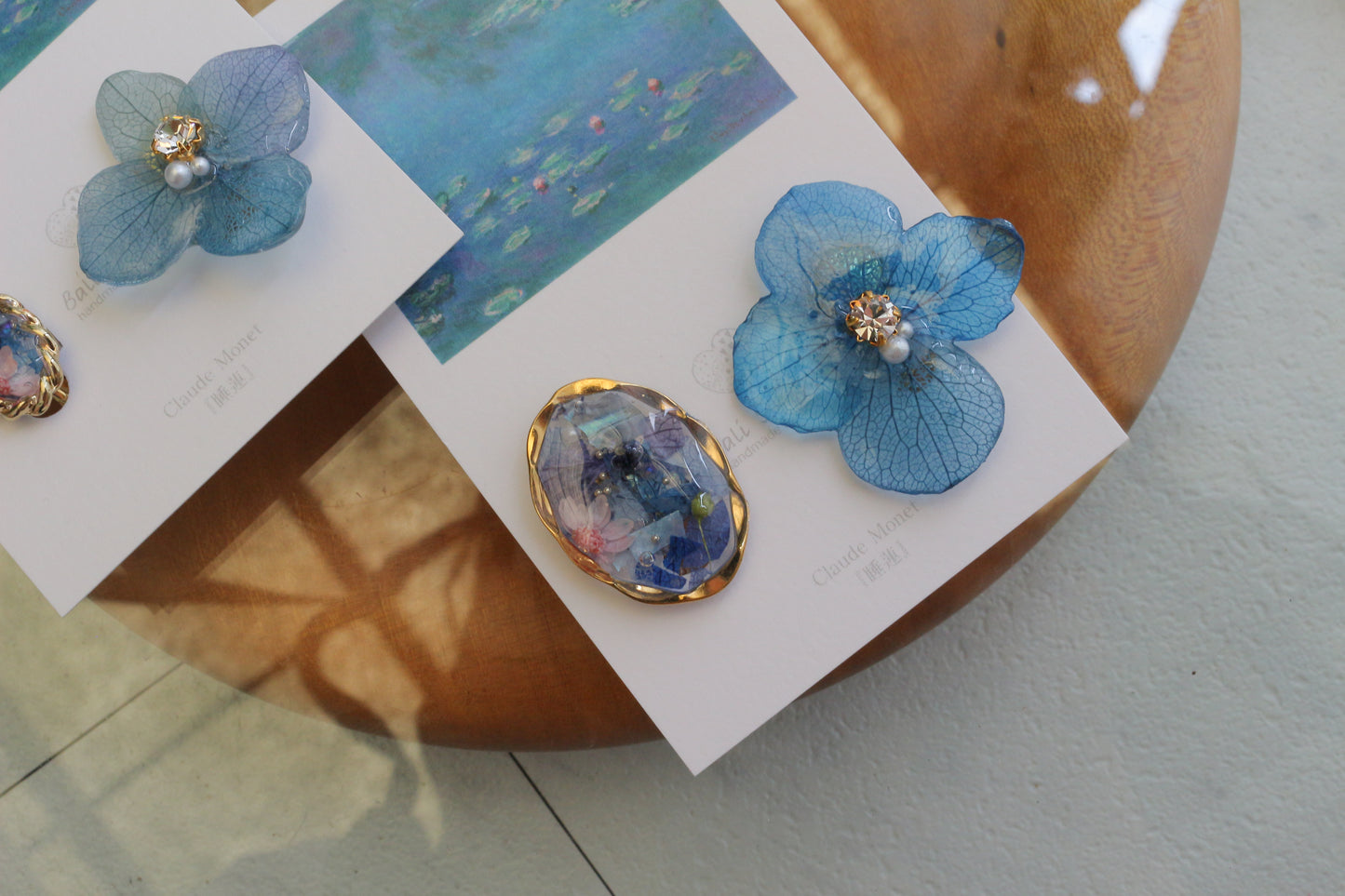 Monet's Water Lilies Inspired Flower and Medallion No.37 イヤリング Clip-on 睡蓮