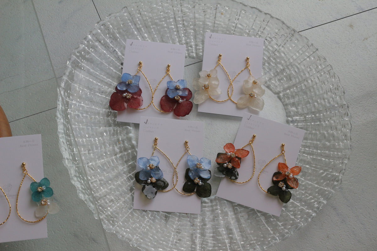 Teardrop Hoop Earrings with Hydrangeas No.24 ピアスorイヤリング