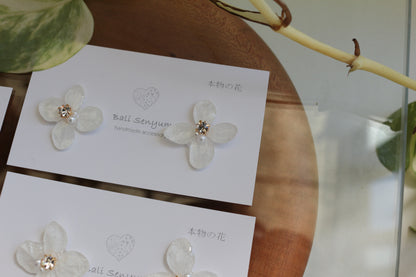 Hydrangea Petal  No.61 パーツ選べます。Clip-on or Titanium Pierce