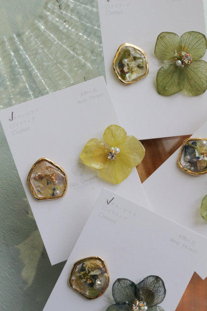 Hydrangea and Flower Medallion チタンピアス Titanium Pierce Earring No.17