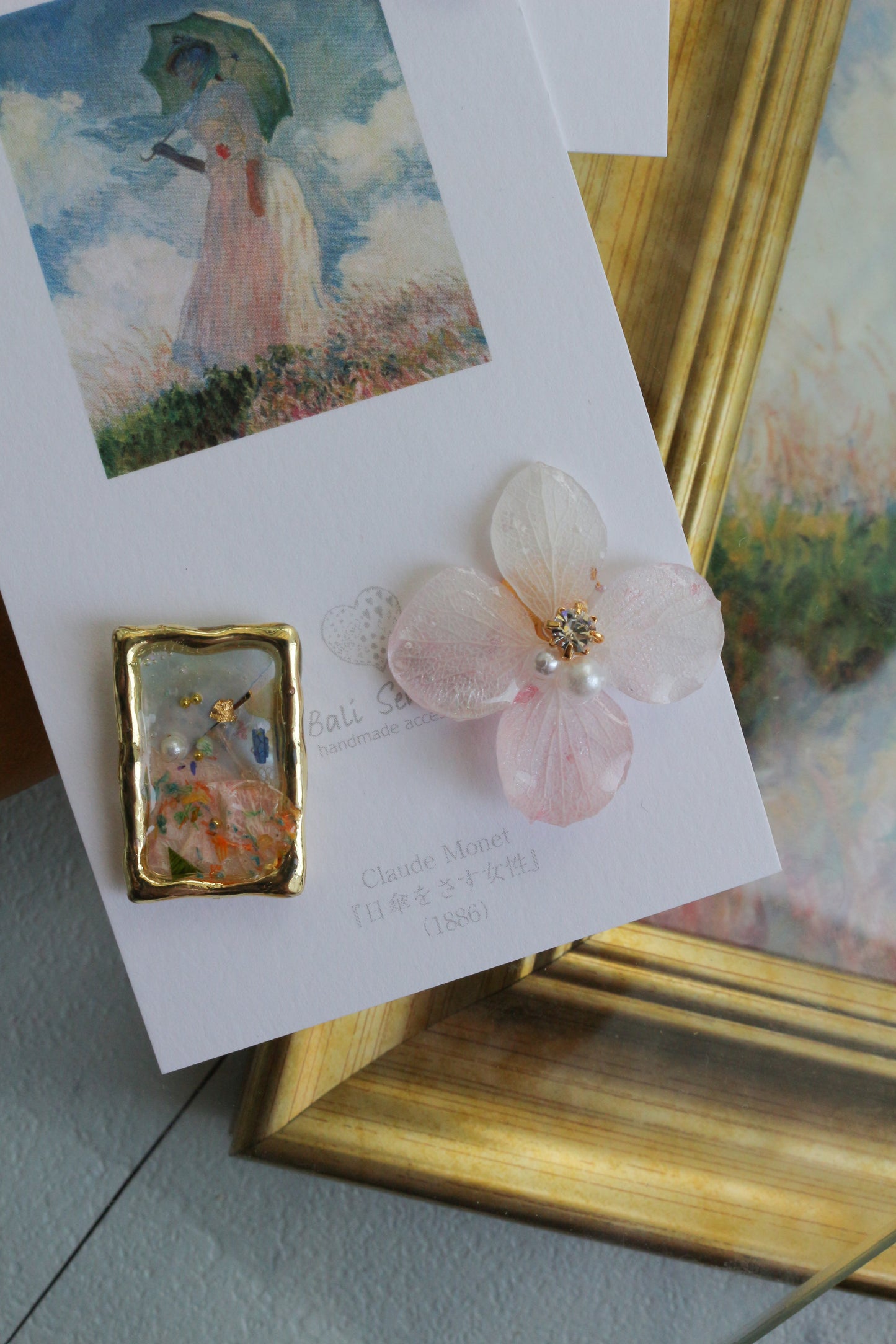 Monet Inspired Flower Earrings No.14 ピアスTitanium Pierce 日傘をさす女性