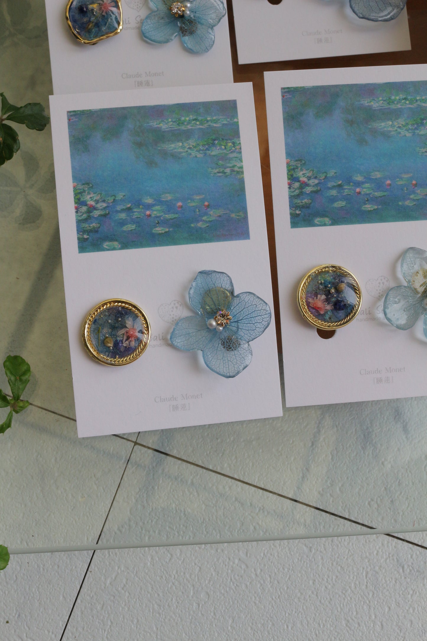 Monet's Water Lilies Inspired Flower and Medallion No.26 イヤリング Clip-on 睡蓮