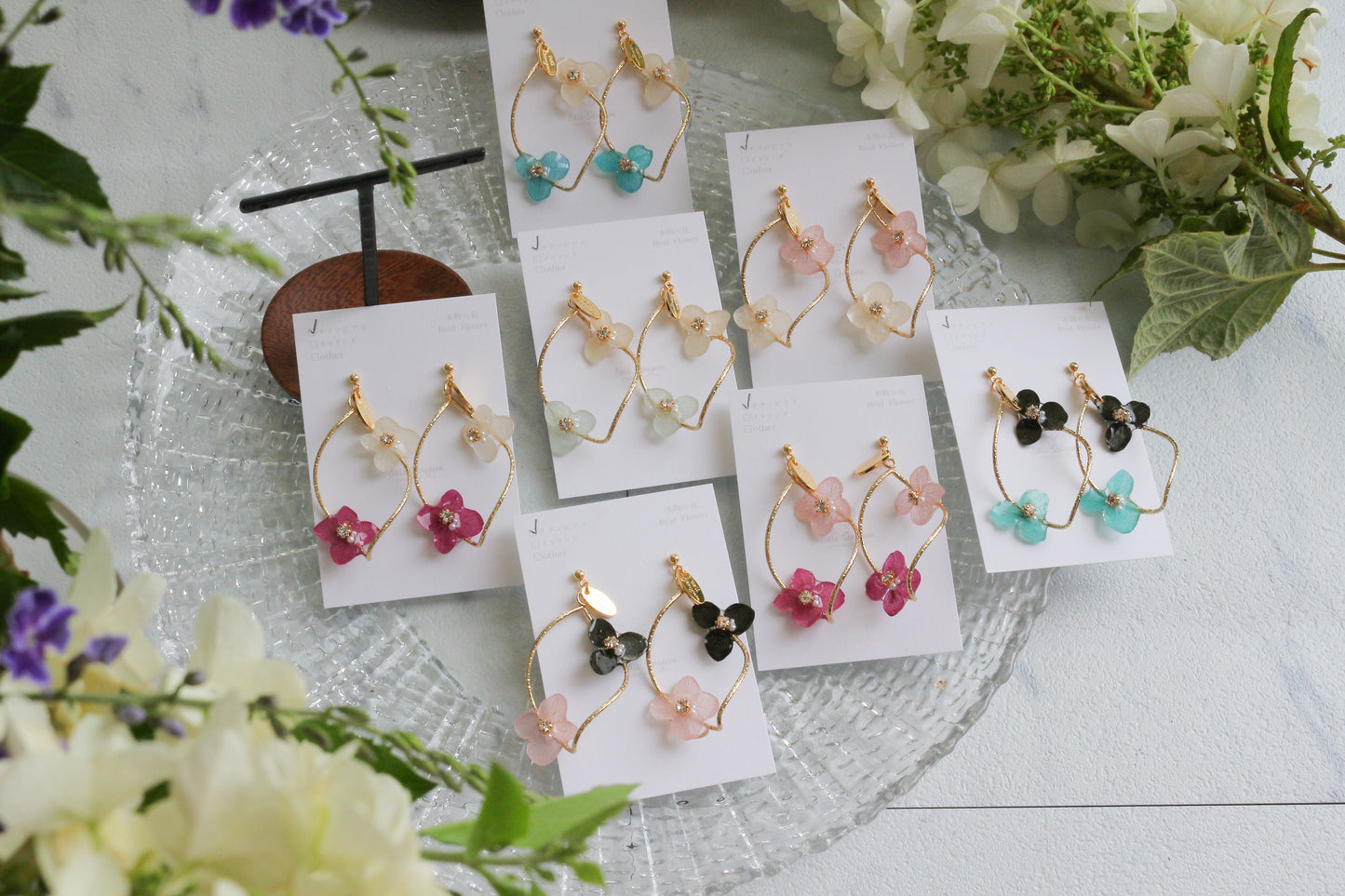 Twisted Tear-Drop Hoop Earrings with Hydrangeas No.1 ピアスorイヤリング