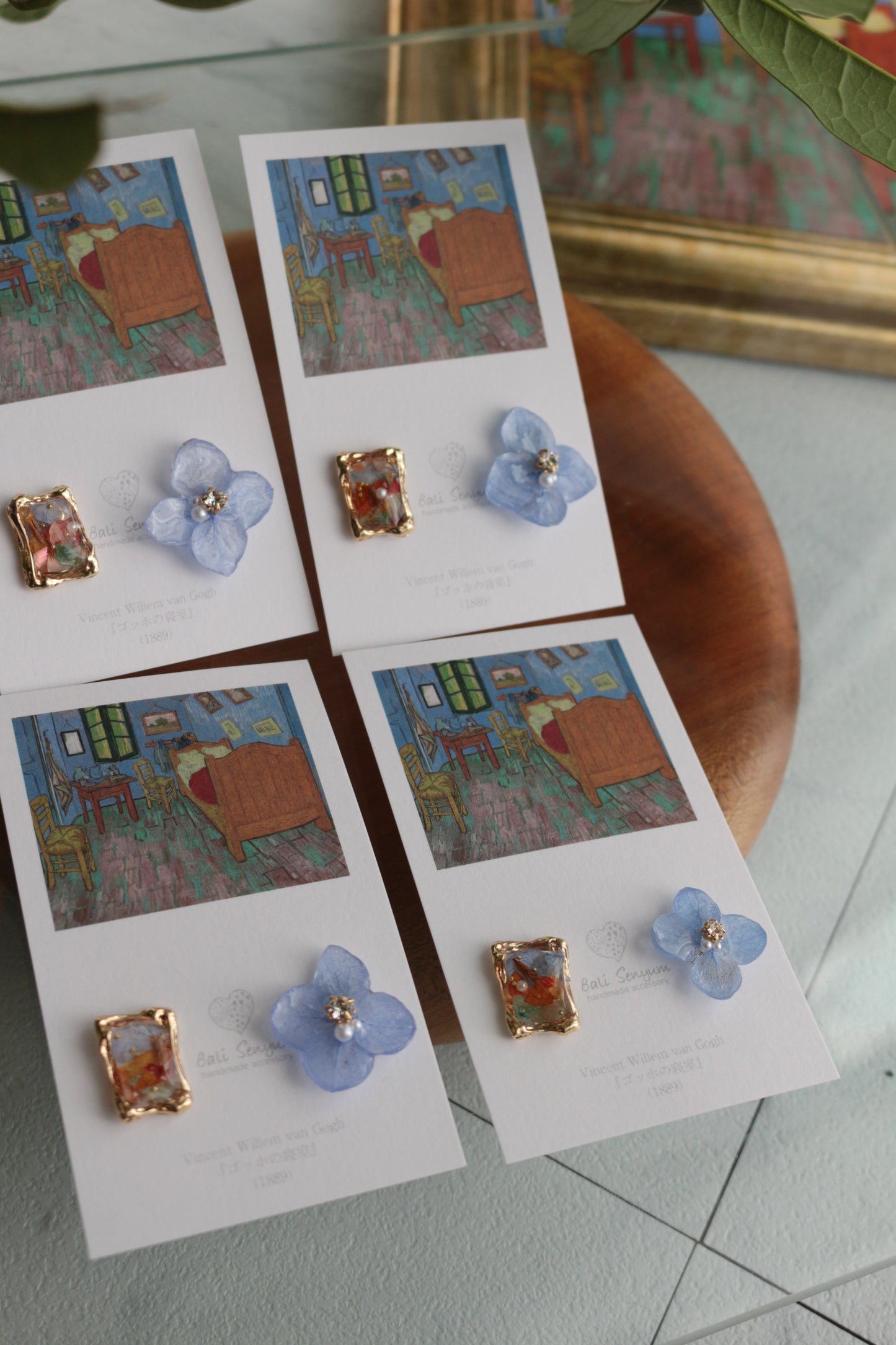 Gogh Inspired Flower and Medallion No.1イヤリング Clip-on ゴッホの寝室