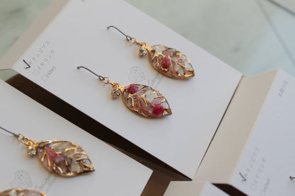 Small Leaf Earrings With Seasonal Flower Petals No.8 ピアス or イヤリング