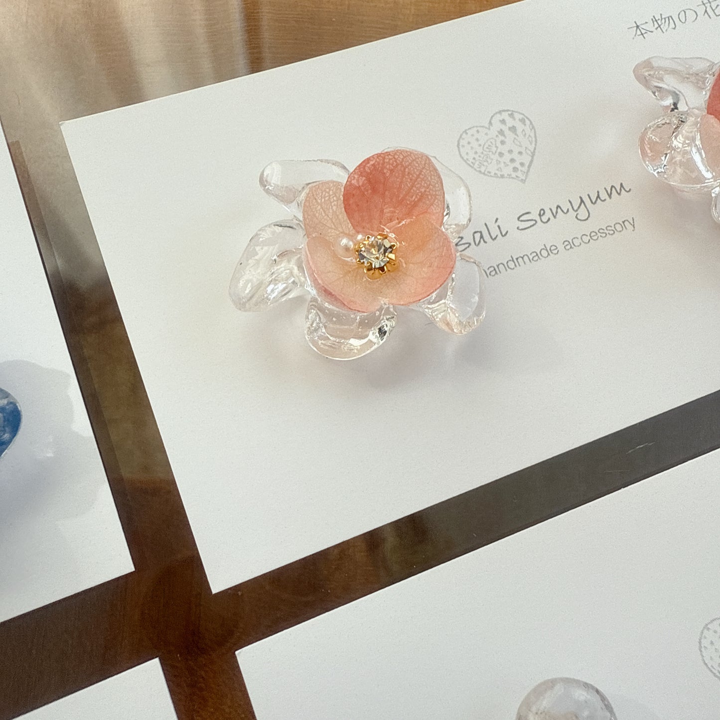 Clear Petals & Flower No.14パーツ選べます。Clip-on or Titanium Pierce