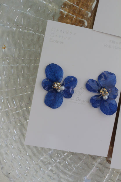 Hydrangea Petal  No.65 パーツ選べます。Clip-on or Titanium Pierce