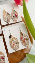 Leaf Earrings With Seasonal Flower Petals No.39