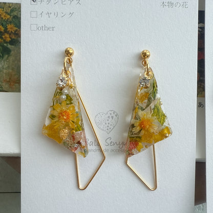 Claude Monet Sunflower Inspired Triangular Floral Earrings - ひまわり No.11