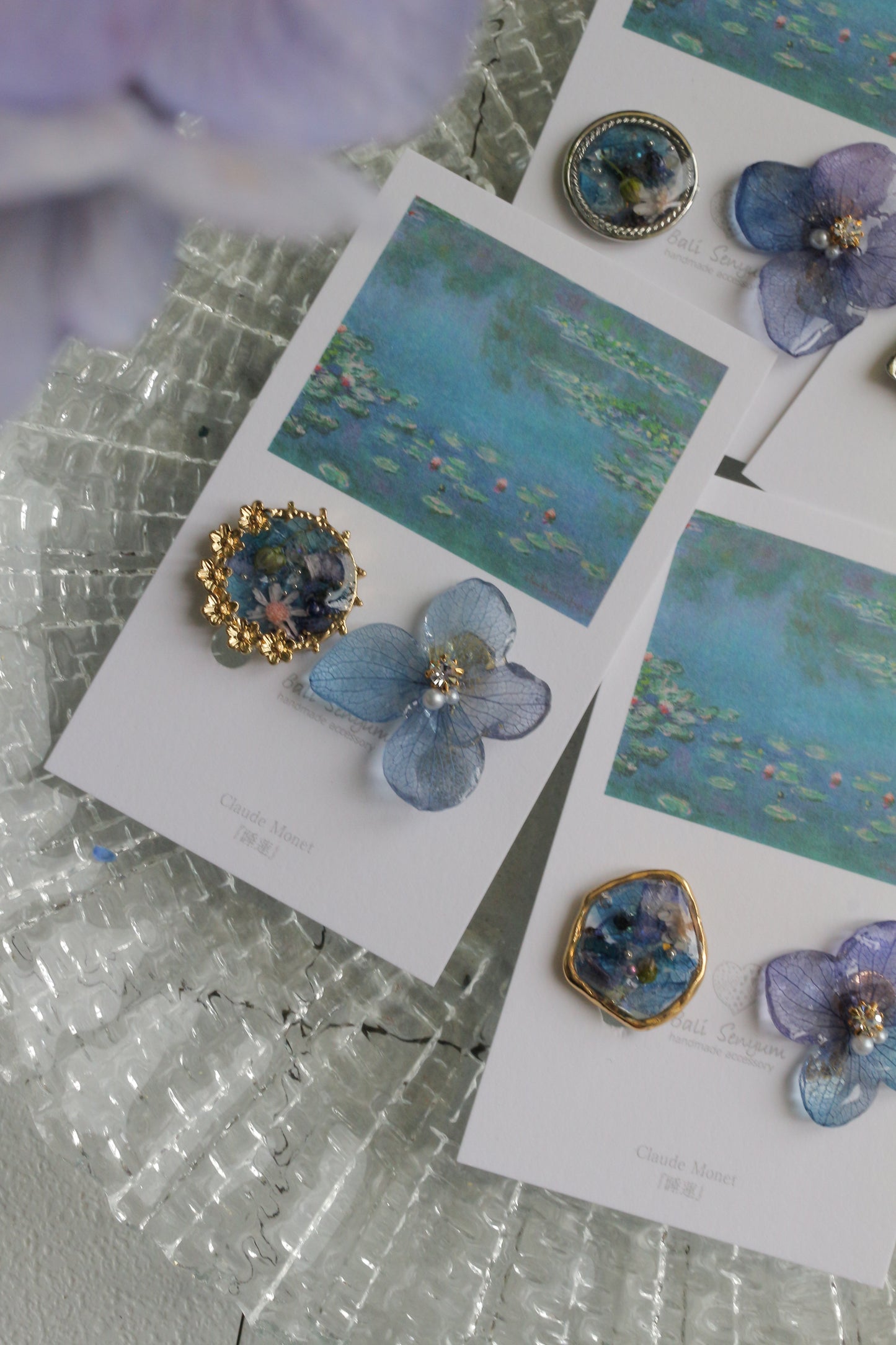 Monet's Water Lilies Inspired Flower and Medallion No.32 イヤリング Clip-on 睡蓮