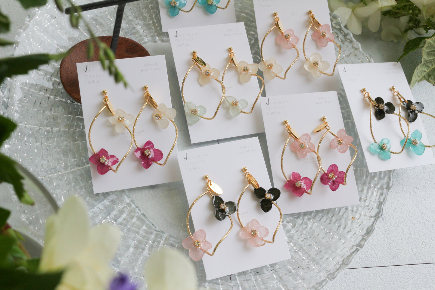Twisted Tear-Drop Hoop Earrings with Hydrangeas No.1 ピアスorイヤリング