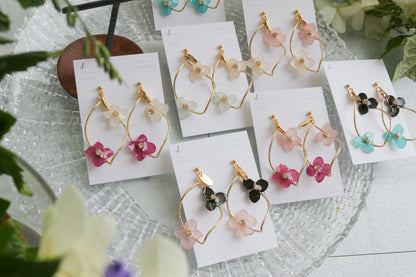 Twisted Tear-Drop Hoop Earrings with Hydrangeas No.1 ピアスorイヤリング