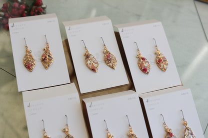 Small Leaf Earrings With Seasonal Flower Petals No.8 ピアス or イヤリング