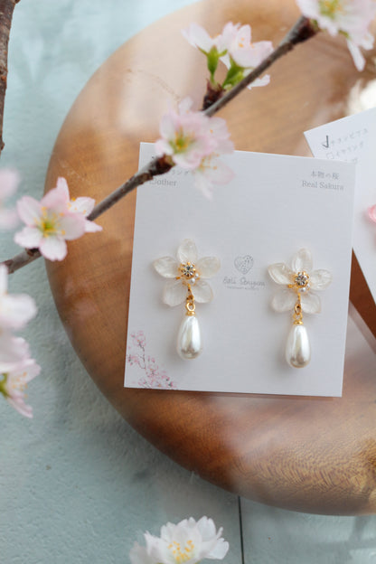 Small Someiyoshino Sakura Earrings with Drop Pearl