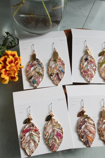 Leaf Earrings With Seasonal Flower Petals No.61 ピアスorイヤリング