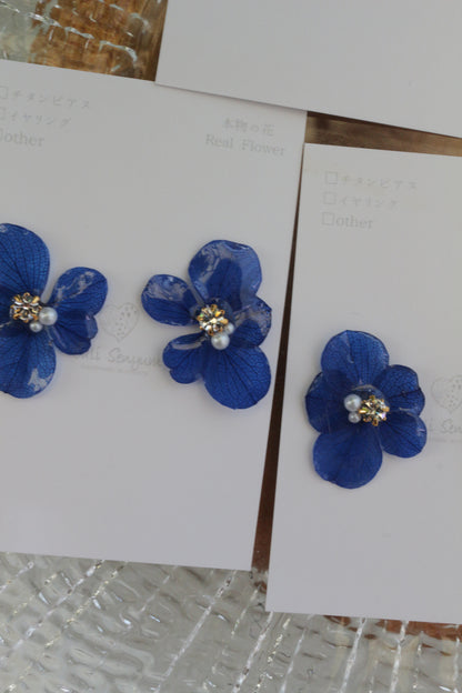 Hydrangea Petal  No.65 パーツ選べます。Clip-on or Titanium Pierce