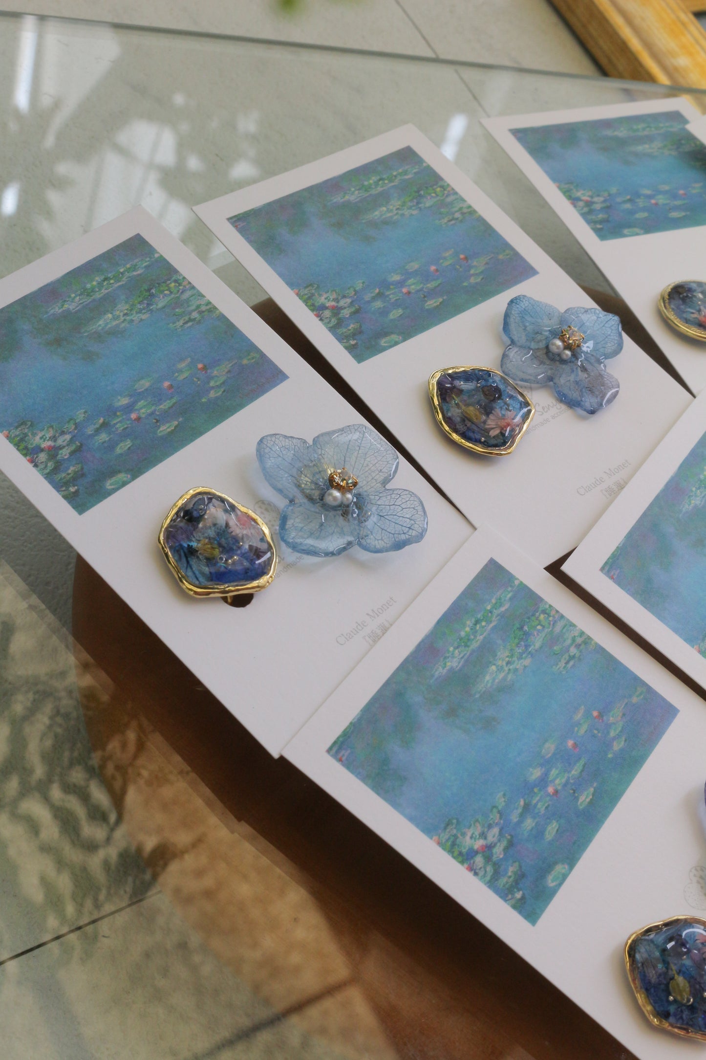 Monet's Water Lilies Inspired Flower and Medallion No.39 イヤリング Clip-on 睡蓮