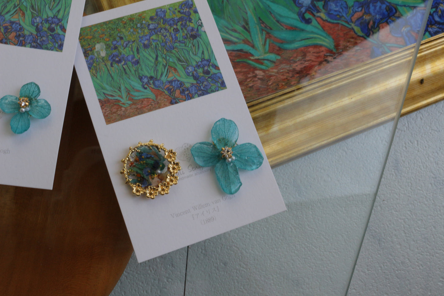 Gogh Inspired Flower and Medallion No. 5 Pierceチタンピアス -アイリス