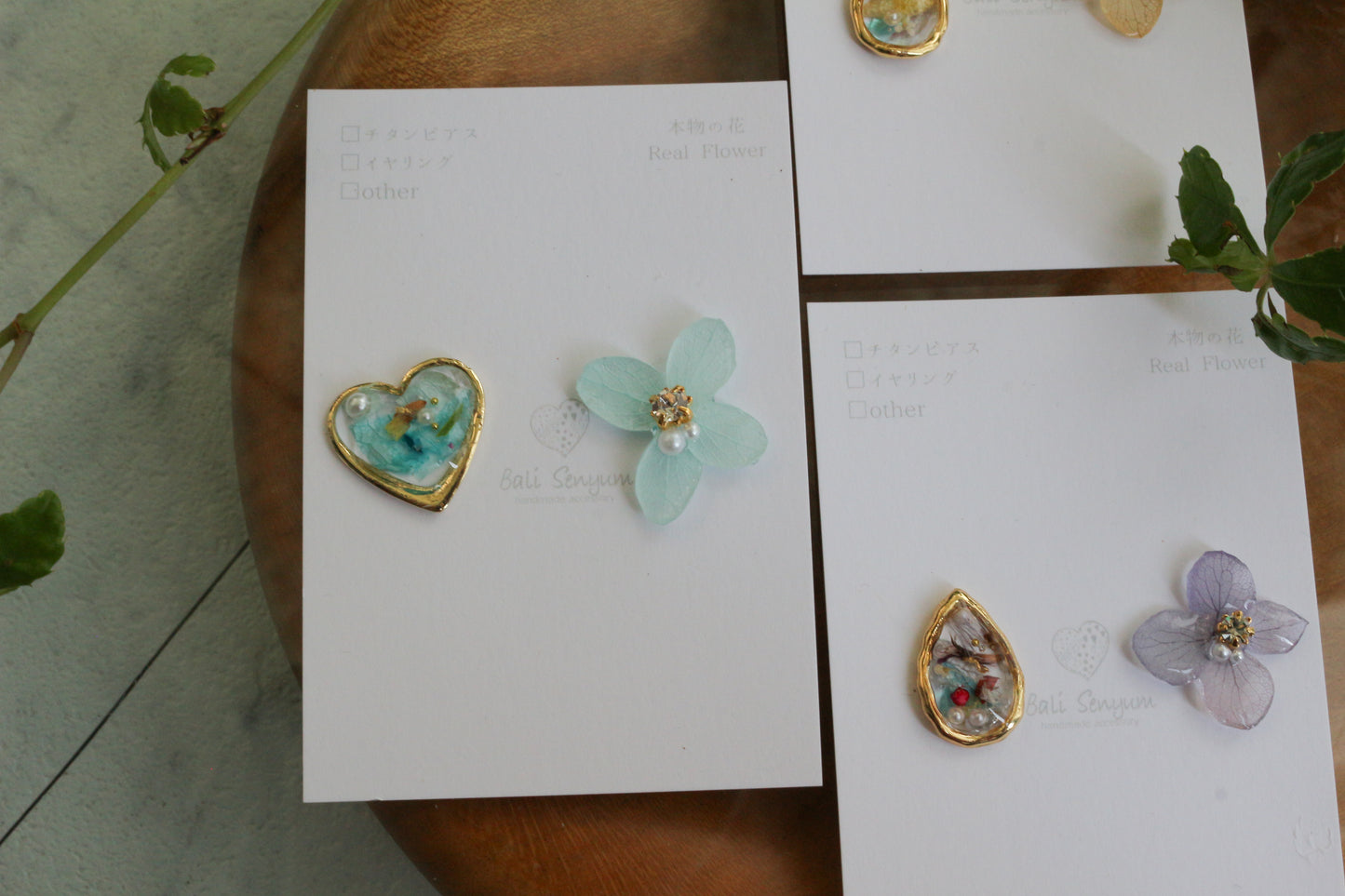 Hydrangea and Flower Medallion No.2 パーツ選べます。Clip-on or Titanium Pierce