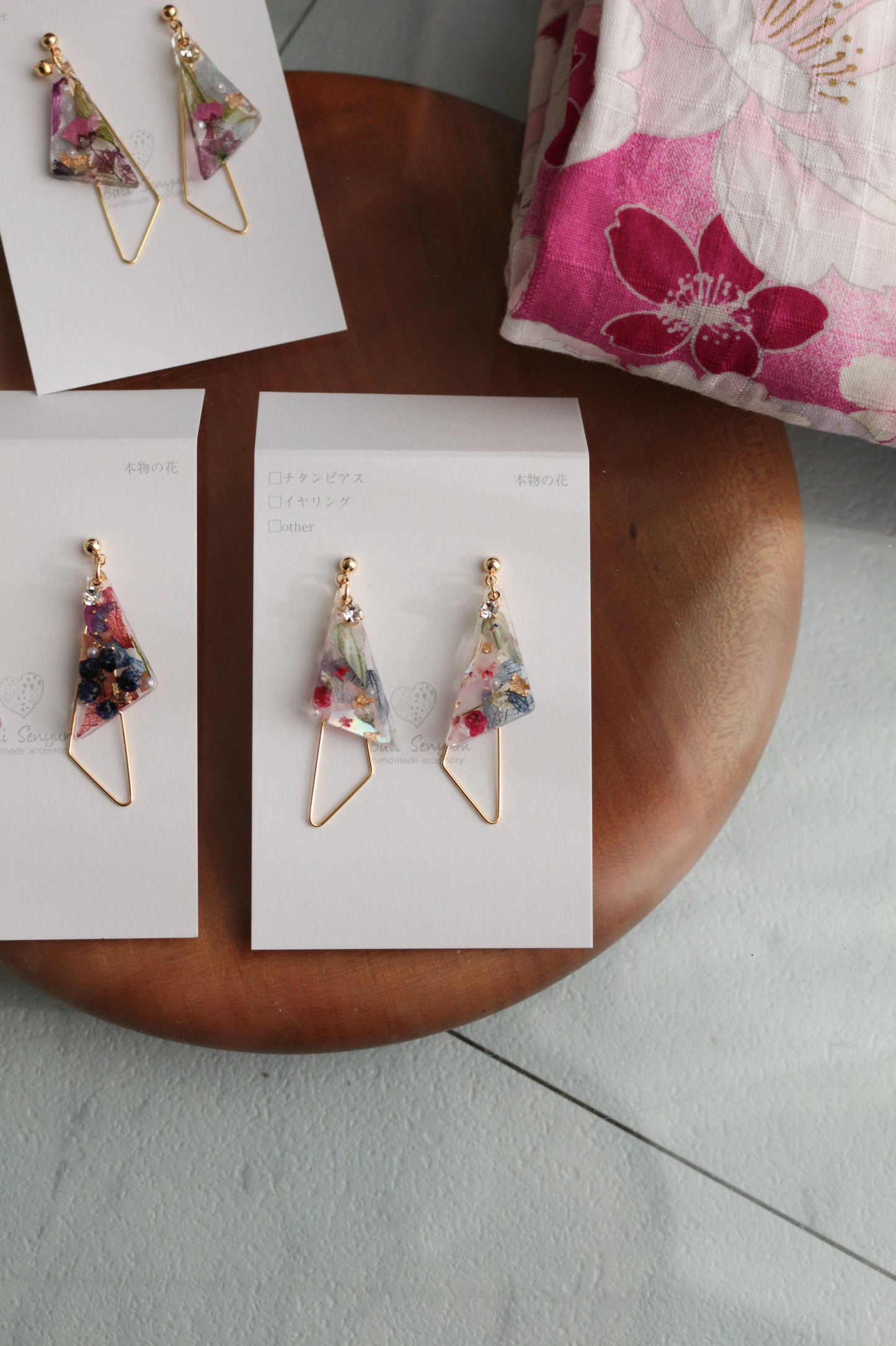 Triangular Floral Earrings - KIMONO Art Jewelry ピアス or イヤリング