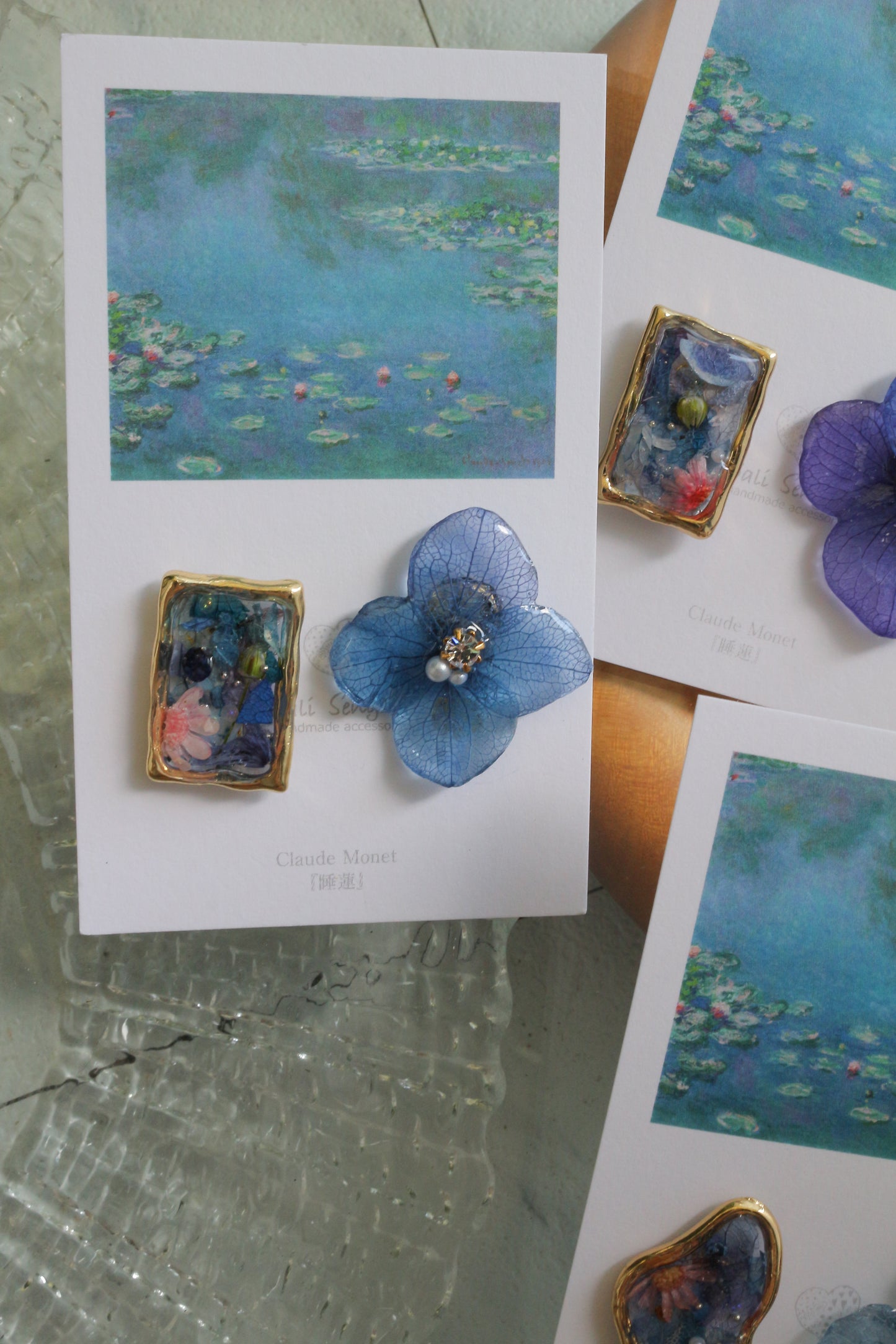 Monet's Water Lilies Inspired Flower and Medallion No.36 イヤリング Clip-on 睡蓮