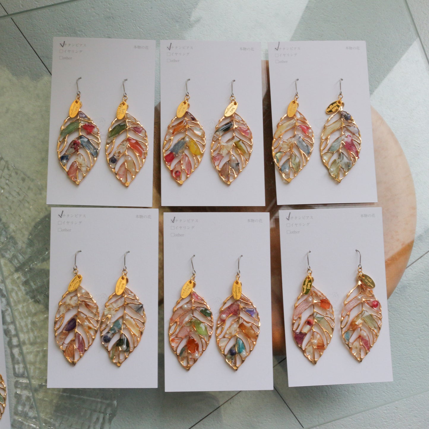 Leaf Earrings With Seasonal Flower Petals No.68    ピアスorイヤリング