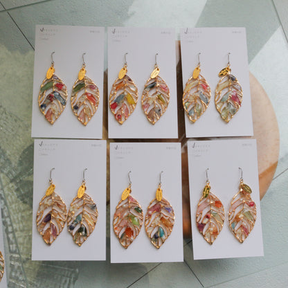 Leaf Earrings With Seasonal Flower Petals No.68    ピアスorイヤリング
