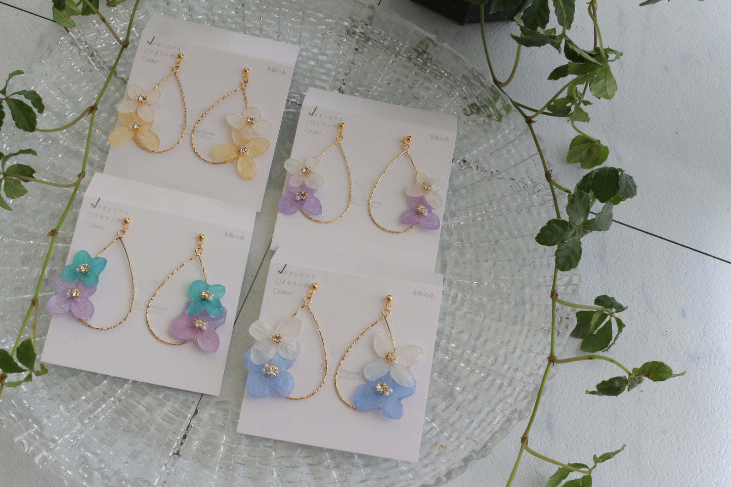 Teardrop Hoop Earrings with Hydrangeas No.21 ピアスorイヤリング