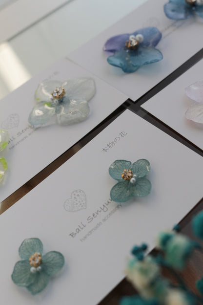 Hydrangea Petal  No.62 パーツ選べます。Clip-on or Titanium Pierce