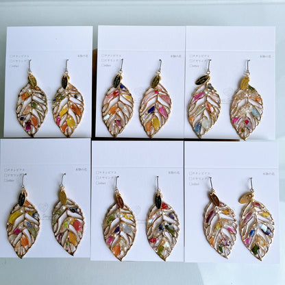 Leaf Earrings With Seasonal Flower Petals No.48 ピアスorイヤリング