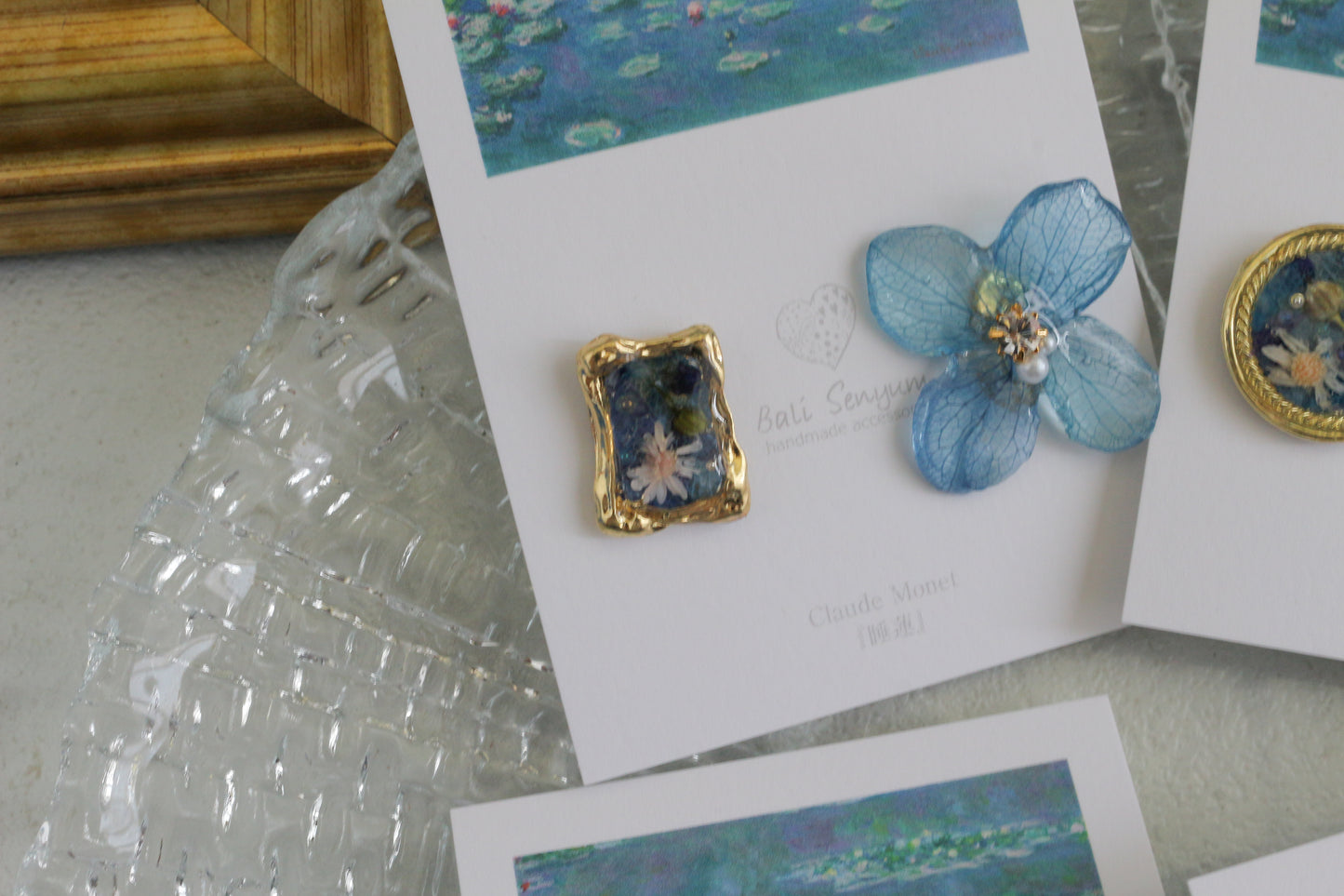 Monet's Water Lilies Inspired Flower and Medallion No.30 イヤリング Clip-on 睡蓮