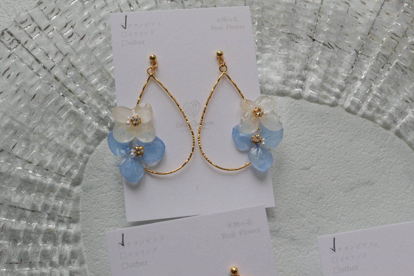 Teardrop Hoop Earrings with Hydrangeas No.22 ピアスorイヤリング