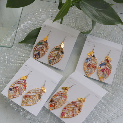 Leaf Earrings With Seasonal Flower Petals No.67 ピアスorイヤリング