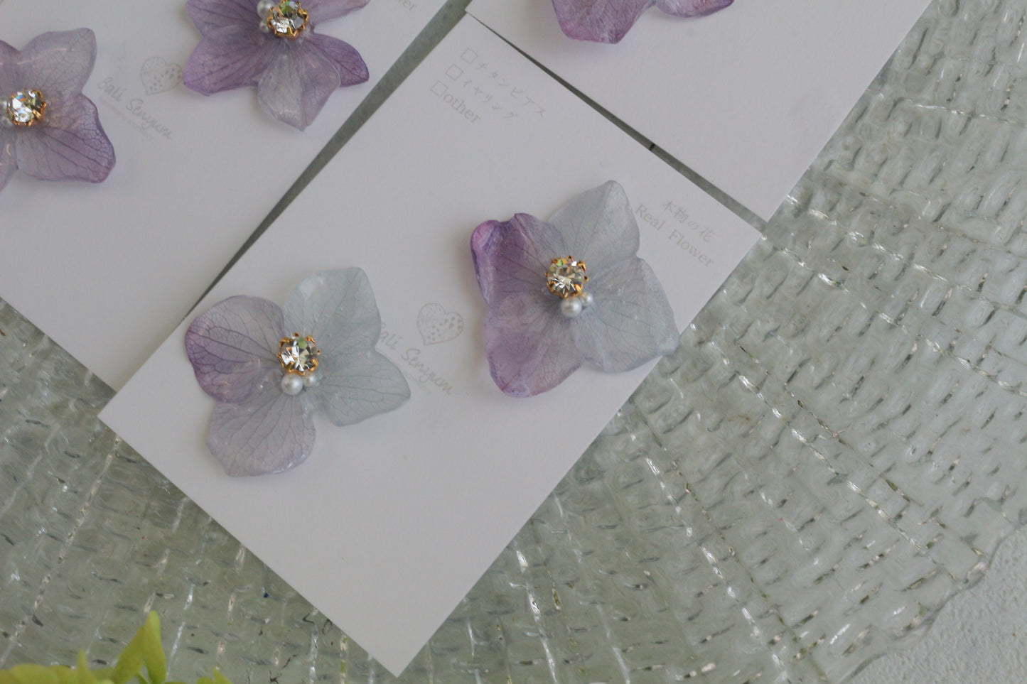 Hydrangea Petal  No.64 パーツ選べます。Clip-on or Titanium Pierce