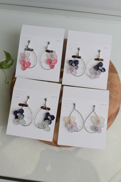 Teardrop Silver color Hoop Earrings with Hydrangeas No.1 ピアスorイヤリング