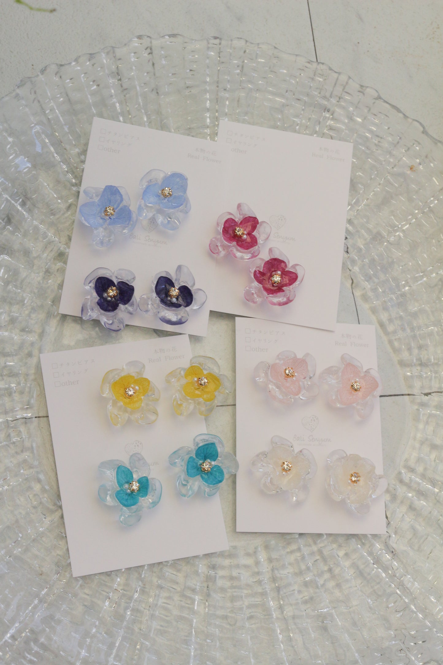 Clear Petals & Flower No.1 パーツ選べます。ピアス  or イヤリング