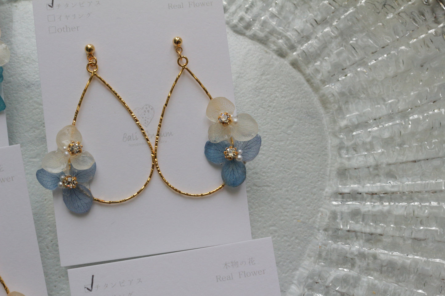 Teardrop Hoop Earrings with Hydrangeas No.22 ピアスorイヤリング