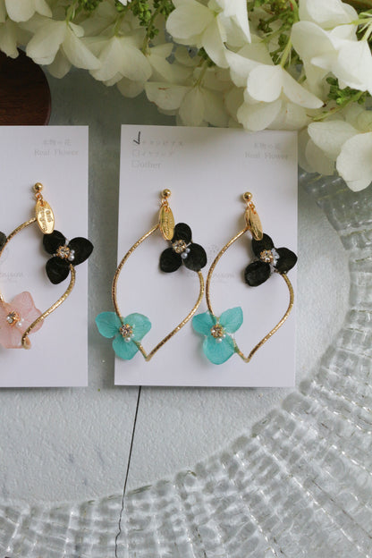 Twisted Tear-Drop Hoop Earrings with Hydrangeas No.1 ピアスorイヤリング