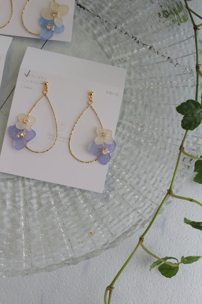 Teardrop Hoop Earrings with Hydrangeas No.21 ピアスorイヤリング