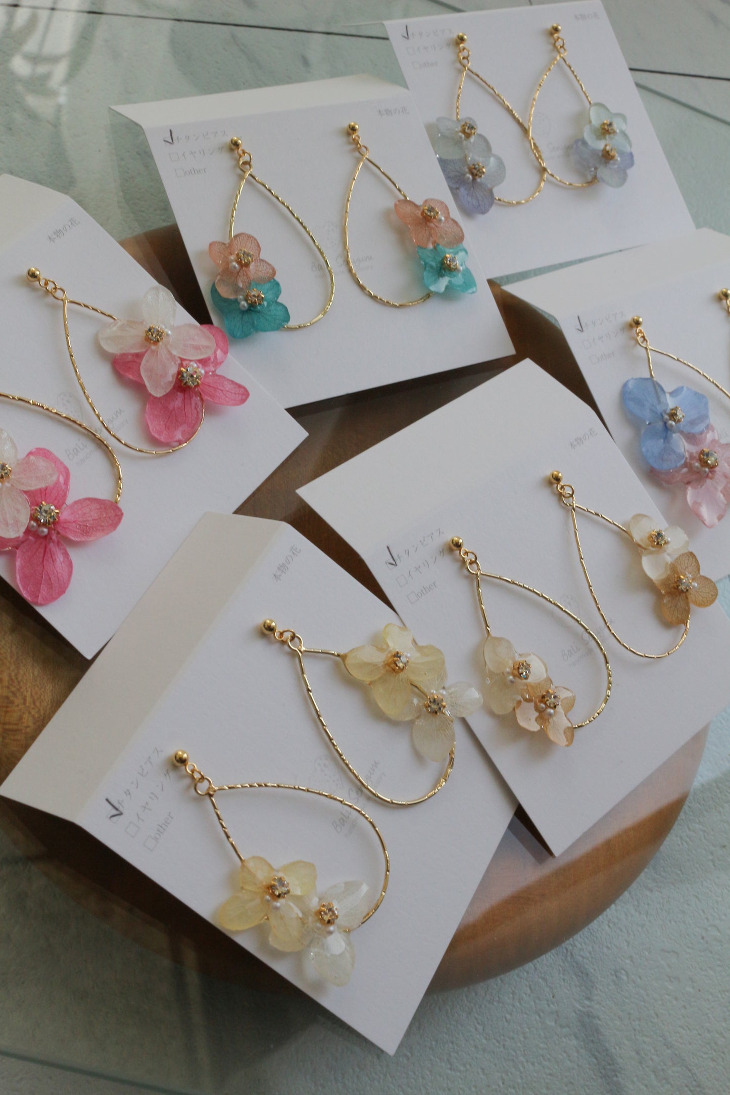 Teardrop Hoop Earrings with Hydrangeas No.20 ピアスorイヤリング