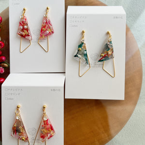 Triangular Floral Earrings With Seasonal Hydrangea No.28